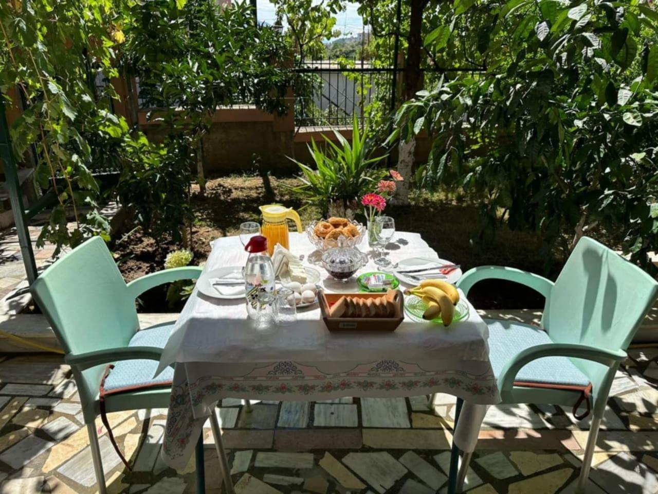 The View Rooms And Terrace จีโรคาสเตอร์ ภายนอก รูปภาพ