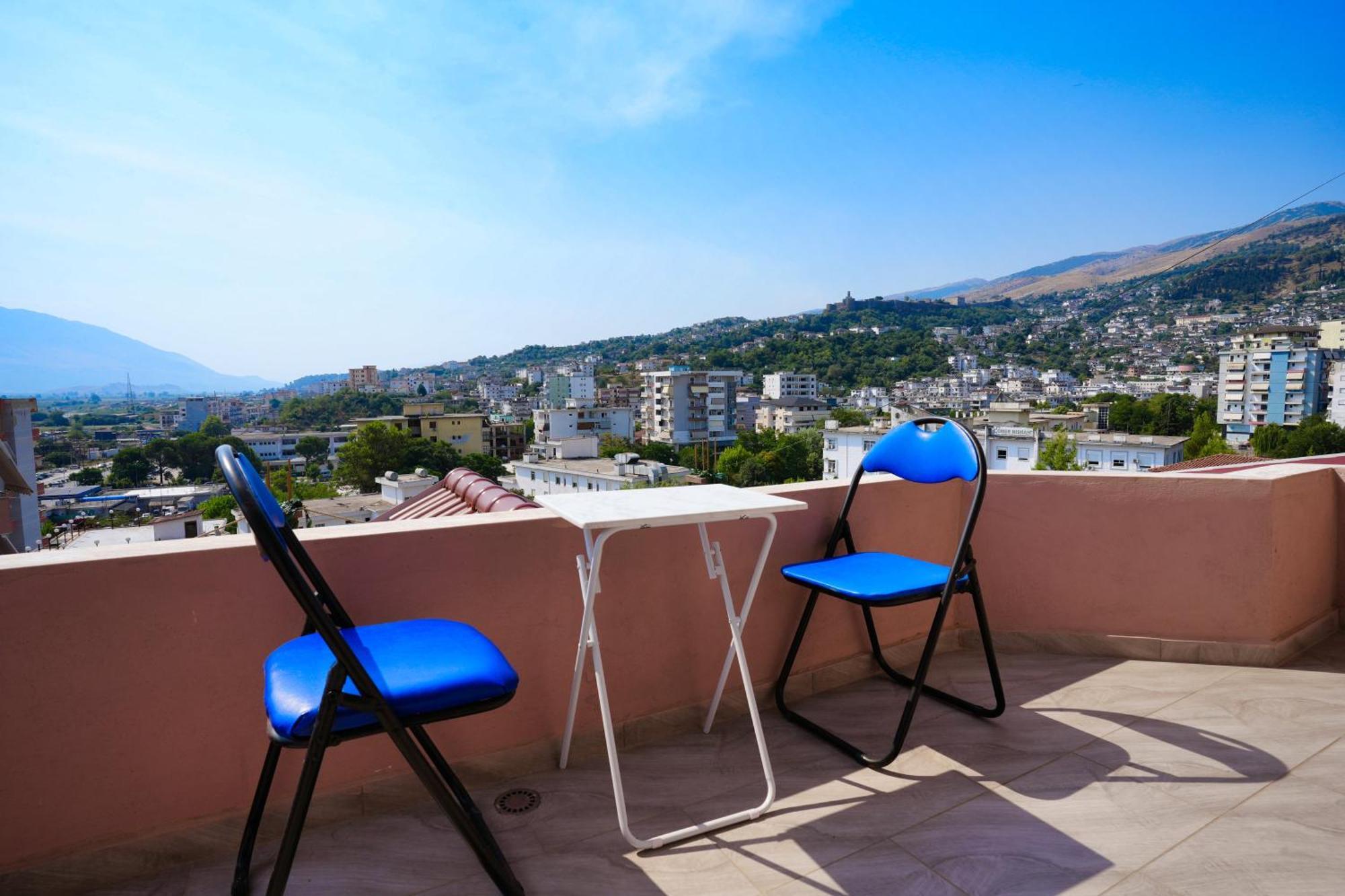 The View Rooms And Terrace จีโรคาสเตอร์ ภายนอก รูปภาพ