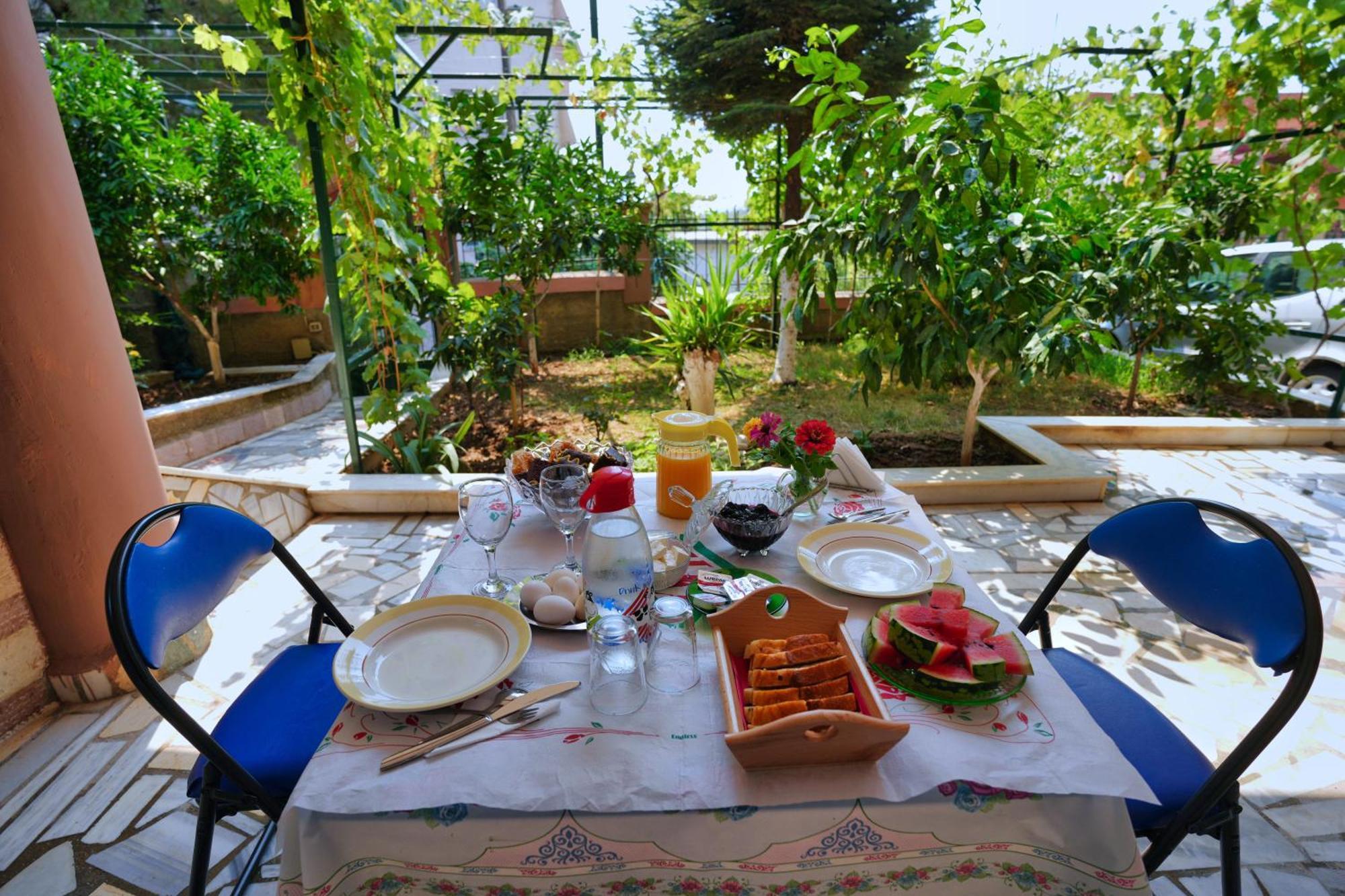 The View Rooms And Terrace จีโรคาสเตอร์ ภายนอก รูปภาพ